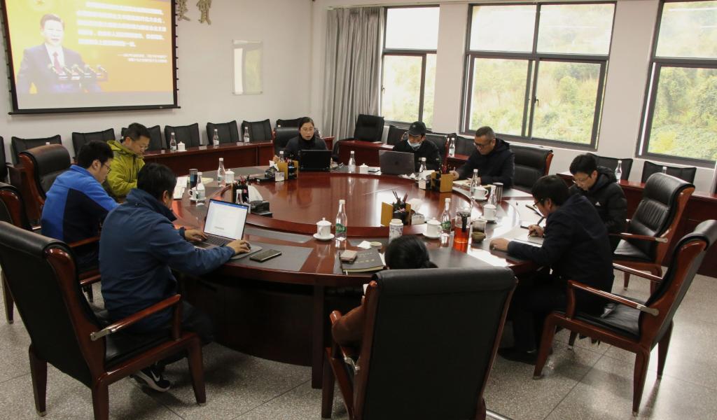 雷竞技登录超时党委理论学习中心组专题学习全省职业教育大会精神